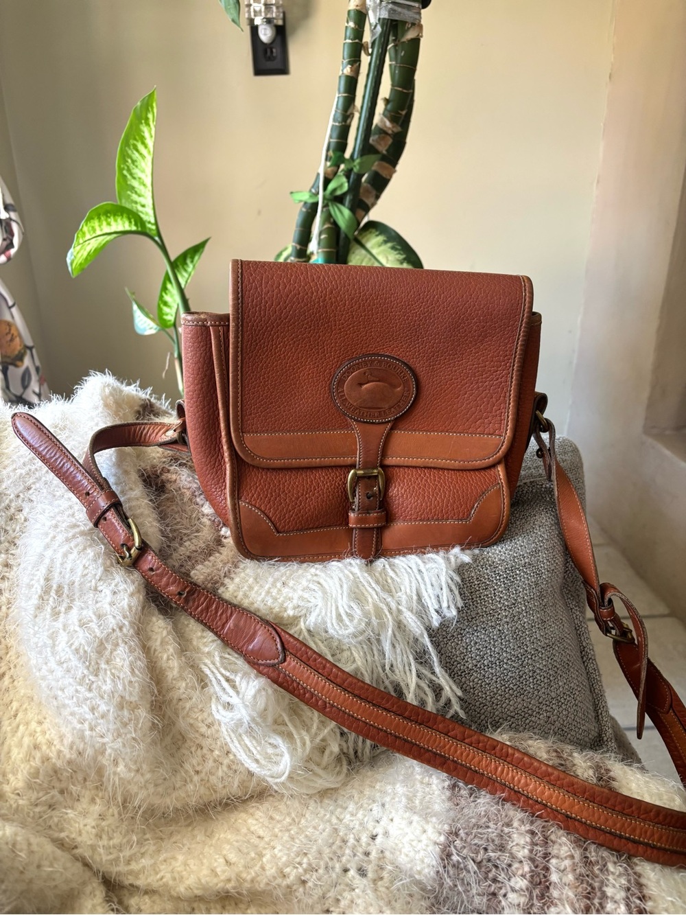 Dooney & Bourke / Vintage Brown Orange Crossbody Leather Bag Purse